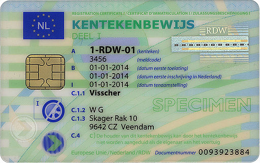Auto verkopen overschrijven, kentekencard RDW, Staat der Nederlanden, CC0, via Wikimedia Commons